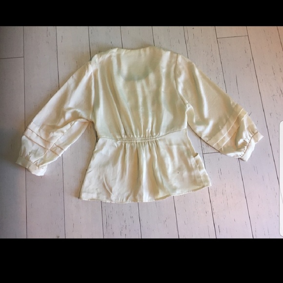 Adorable cream Nanette Lapore top - Picture 2 of 2